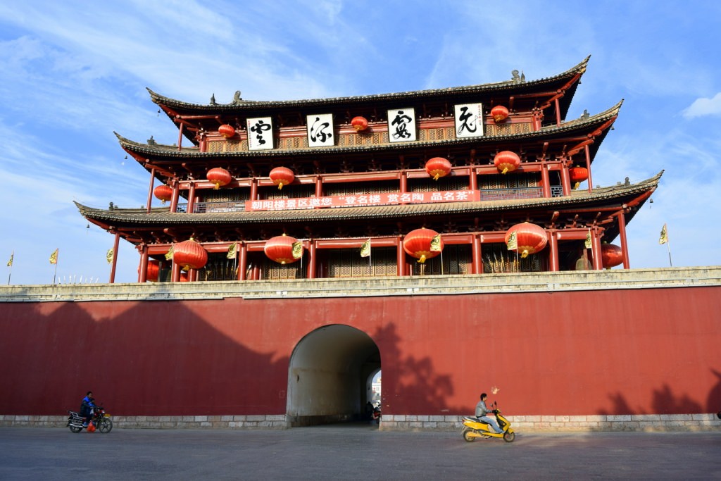 השער המזרחי - מגדל צ'אויאנג (צילום: טל ניצן)