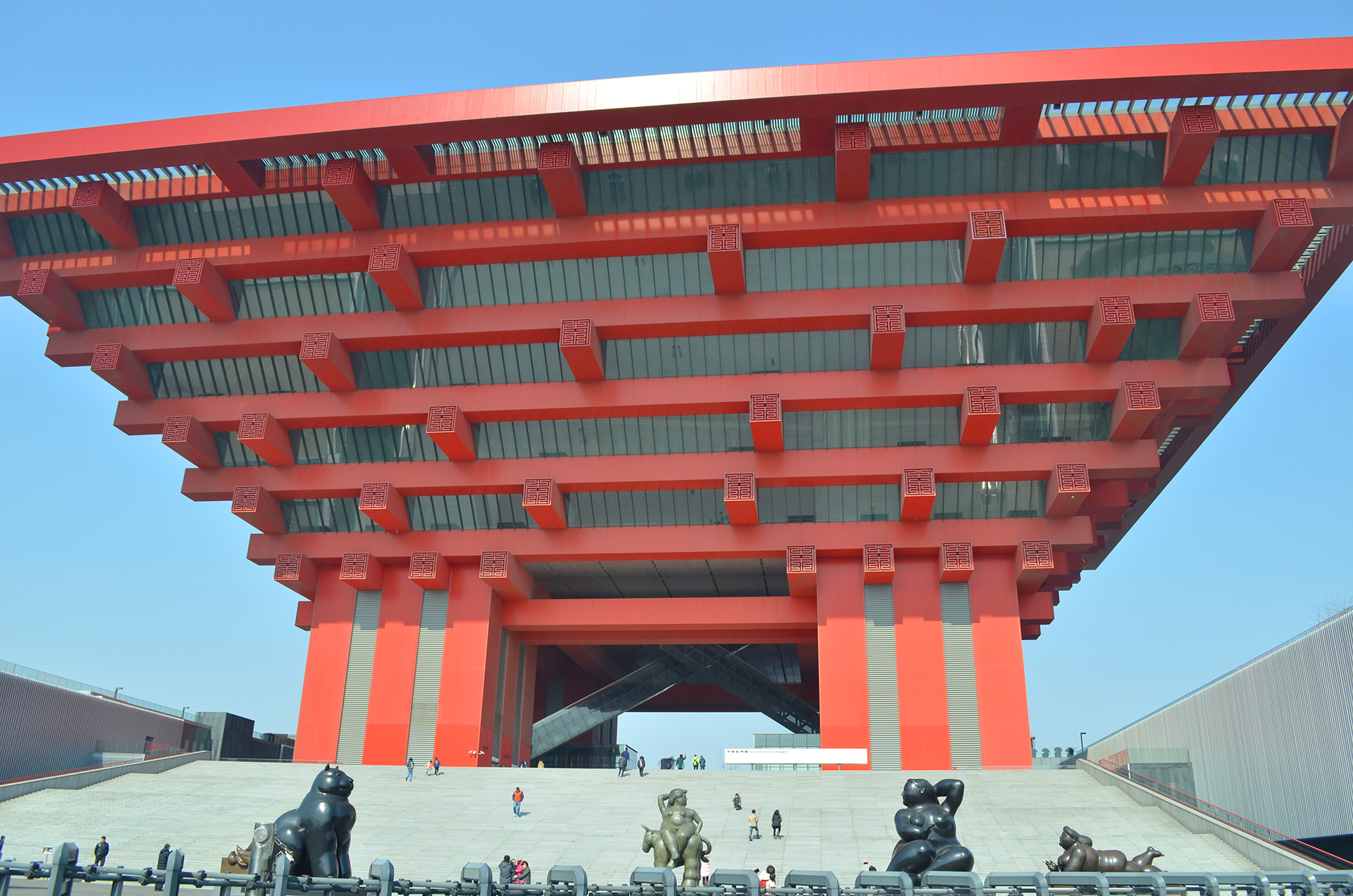 הפביליון של האקספו. מסמל את יכולותיה האדרכליות של סין לצד חיבורה להיסטוריה (צילום: נוגה פייגה)