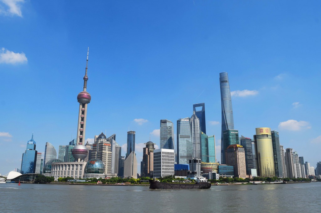 קו הרקיע של פודונג: הבניין הגבוה מימין - מגדל שאנגחאי; ומיד אחריו - מרכז הפיננסים העולמי (צילום: טל ניצן)