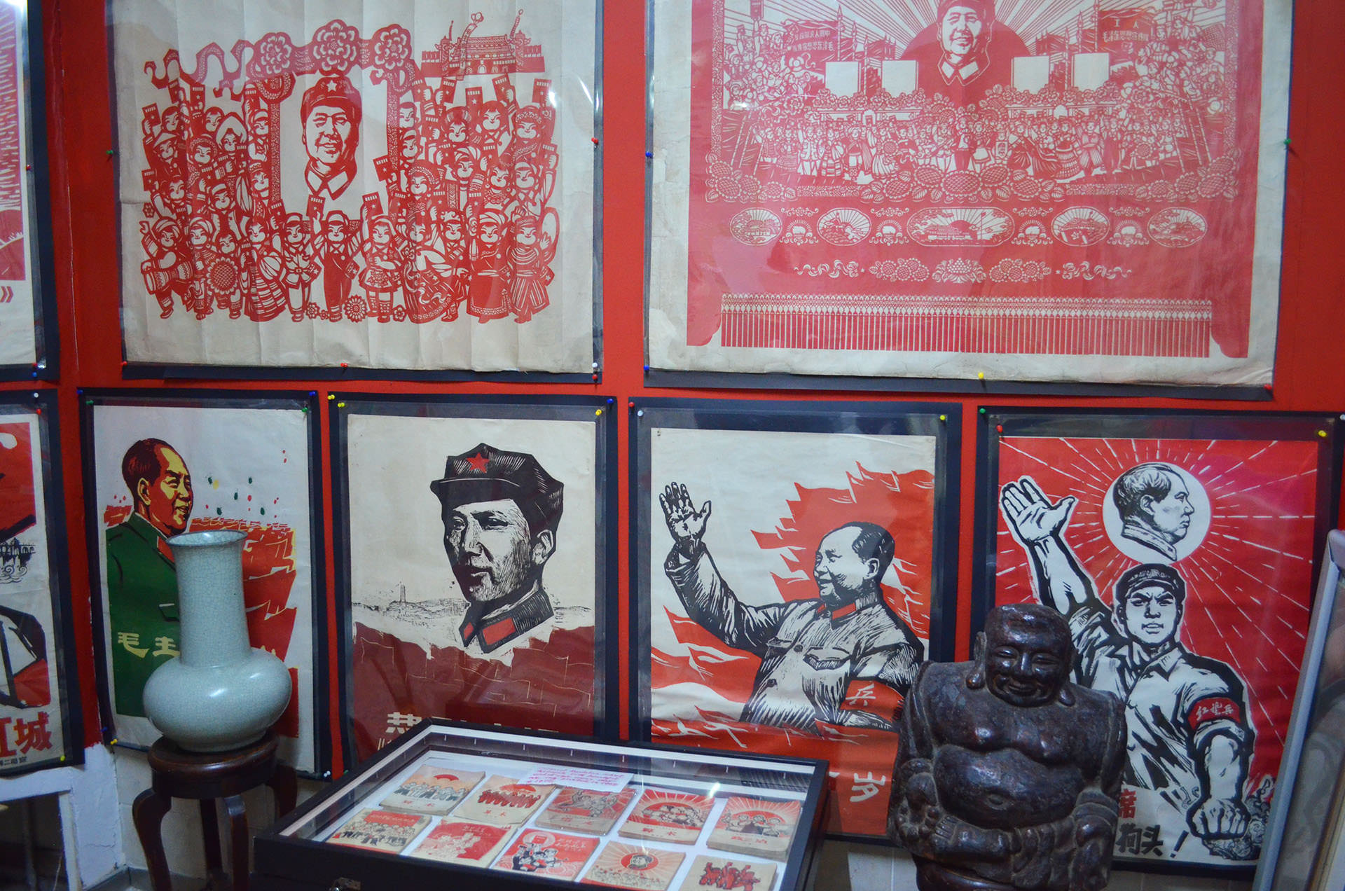 פסוטרים מתקופת המהפכה, פי שהם מוצגים במוזיאון התעמולה בשאנגחאי (צילום: נוגה פייגה)