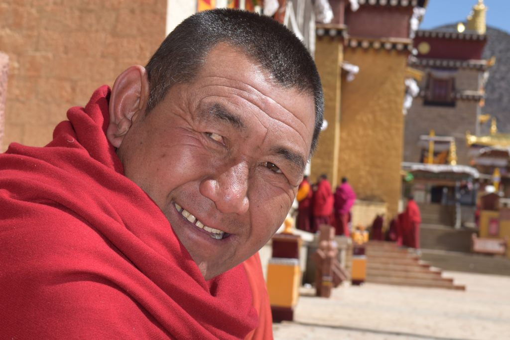 מנזר סונג-דזאן-לין. נזירים חביבים ומסבירי פנים (צילום: טל ניצן)